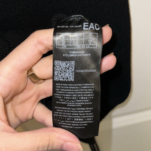 NWOT Guess Black Ribbed Knit Lace-Up Dress Size M - Picture 5 of 5